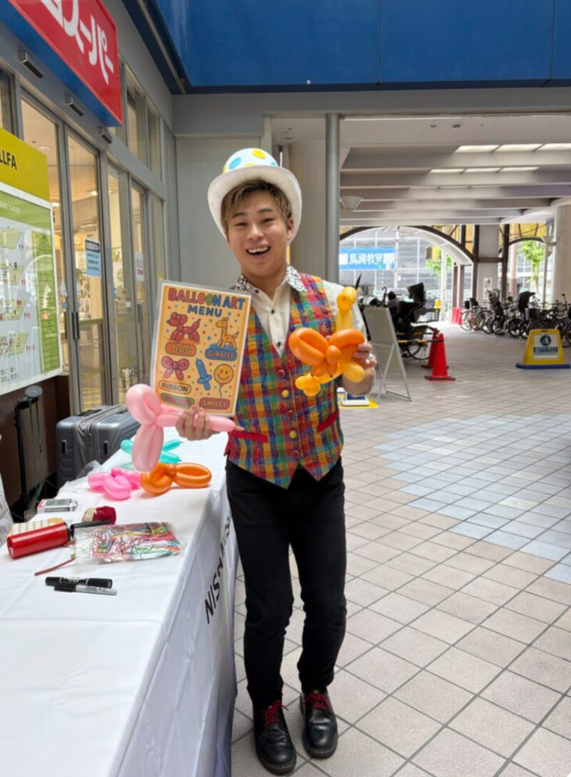 滋賀県でのバルーンパフォーマー風船ハット先生